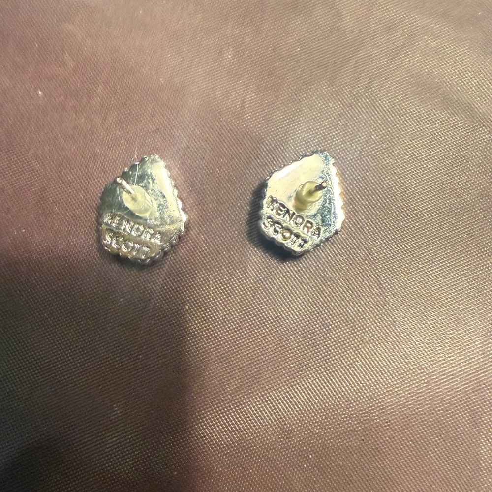 KENDRA SCOTT- Tessa Rhodium Stud In Iridescent Drusy - Picture 3 of 6